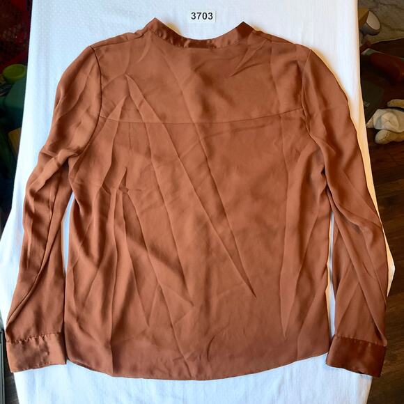 Worthington Women Shirt size M Button Down Long Sleeve Silky Soft V-neck Brown - Picture 9 of 9